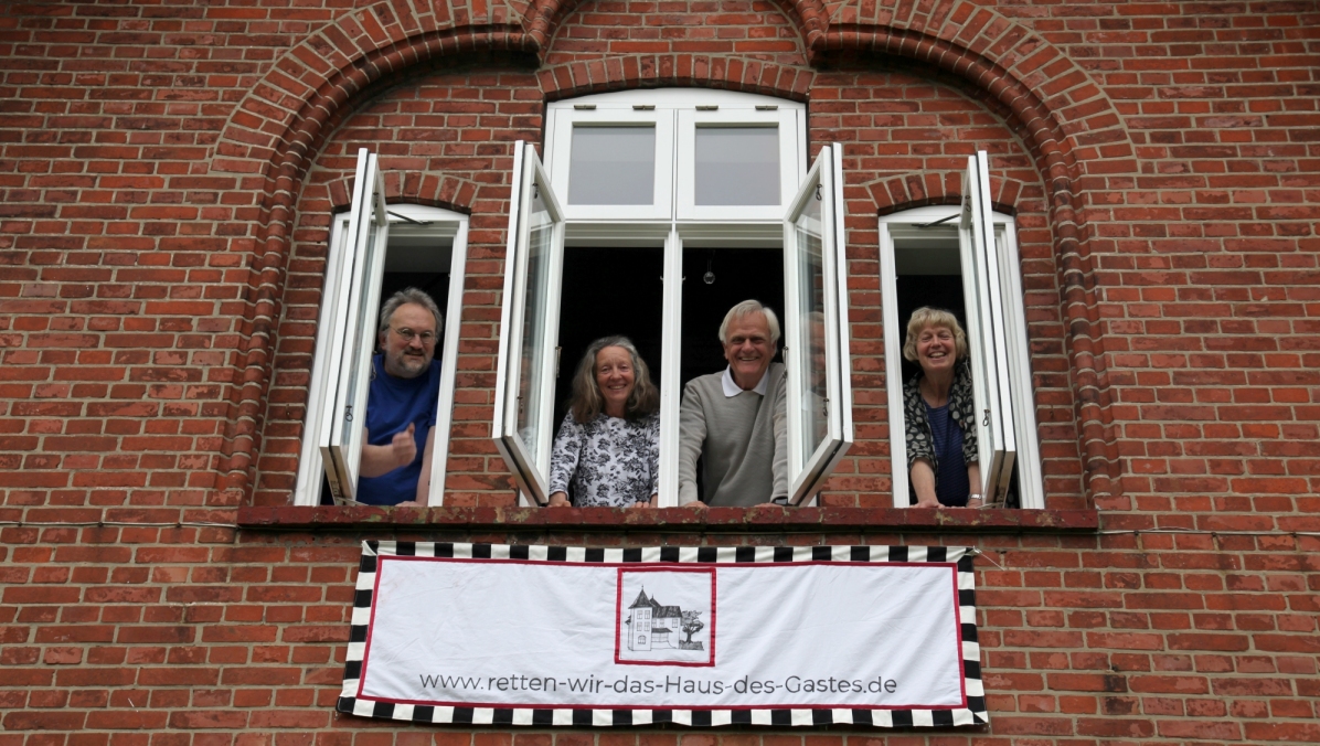 Die Initiatoren vor dem „Haus des Gastes“. Die Initiatoren vor dem „Haus des Gastes“.