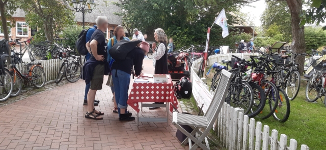 Unser Stand bei der Kirche. Unser Stand bei der Kirche.