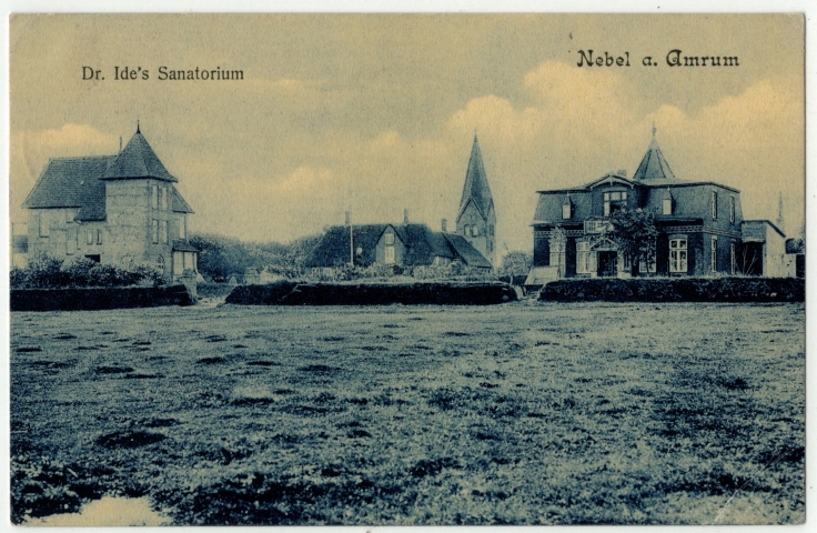Ansicht vom &bdquo;Haus des Gastes&ldquo; vom Watt (Norden) her auf einer alten Postkarte.