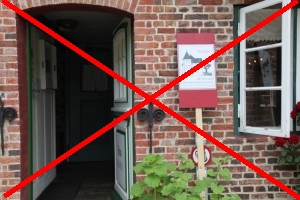 Schild am &Ouml;&ouml;mnrang Hus Eingang